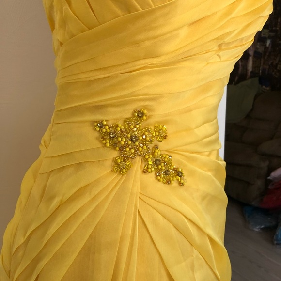 Yellow one shoulder chiffon - Picture 8 of 11